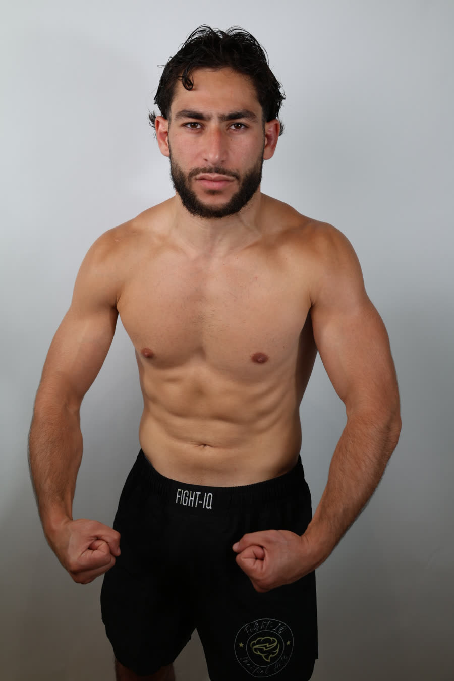 Portrait studio, short RAGE GUARD noir, photo réelle